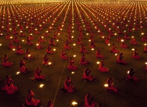 Thousands of monks meditate for world peace
