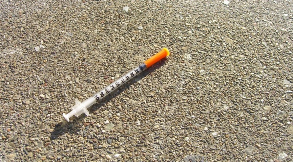Heroin needle in the street e1489759815586 1038x576