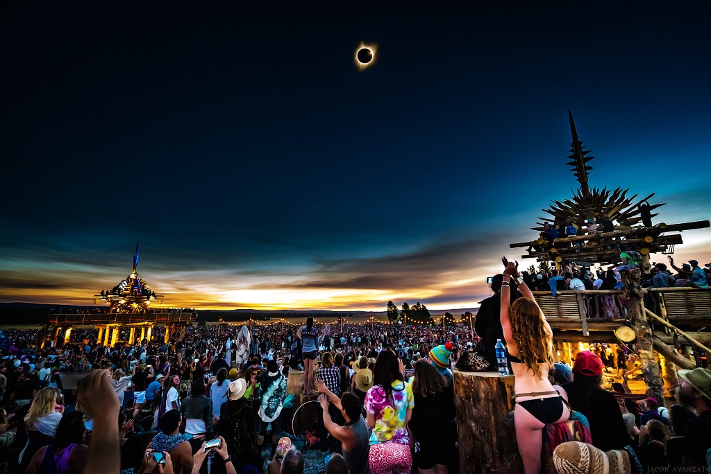 jacob-avanzato final global eclipse gathering photo web size (1)